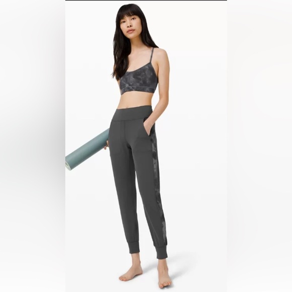 Lululemon Align Joggers - Picture 13 of 13